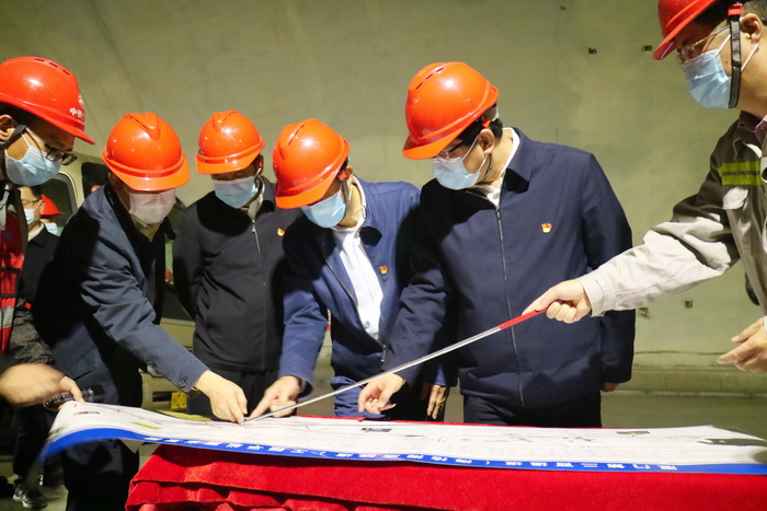 0219【工程公司】福建省委常委、廈門(mén)市委書(shū)記趙龍調研海滄隧道（第二西通道）項目 (2)_調整大小.jpg